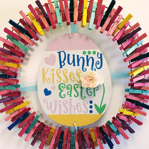 HANDCRAFTED EASTER CLOTHESPIN WREATH BUNNY KISSES EASTER WISHES PAINTED SIGN 19" - Picture 1 of 8